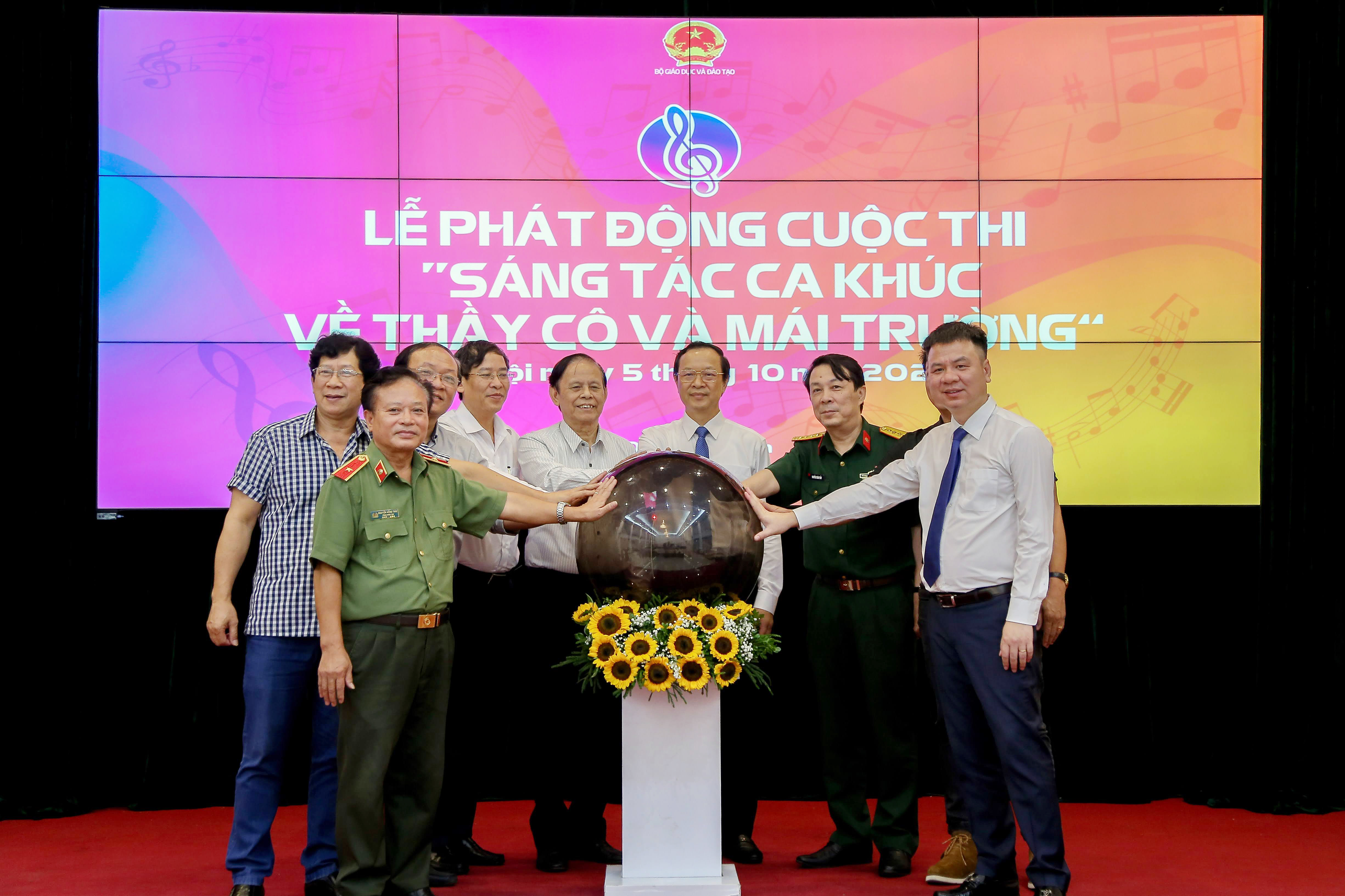 Phát động cuộc thi Sáng ca khúc về thầy cô và mái trường